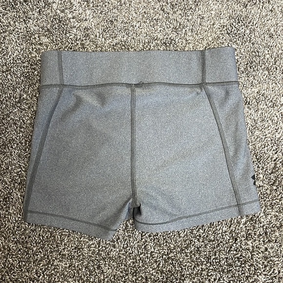 Under Armour Volleyball short - Picture 3 of 4